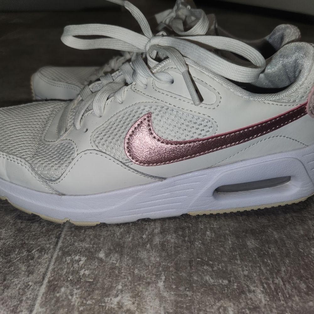 Nike Air MAX SC Sneakers White and Pink. Very Good Used Condition
